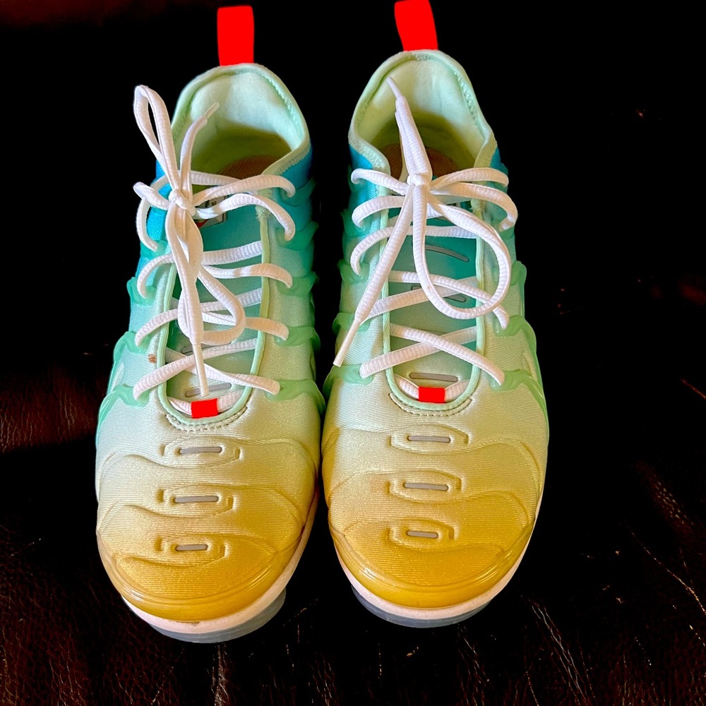 Womens Nike size 8